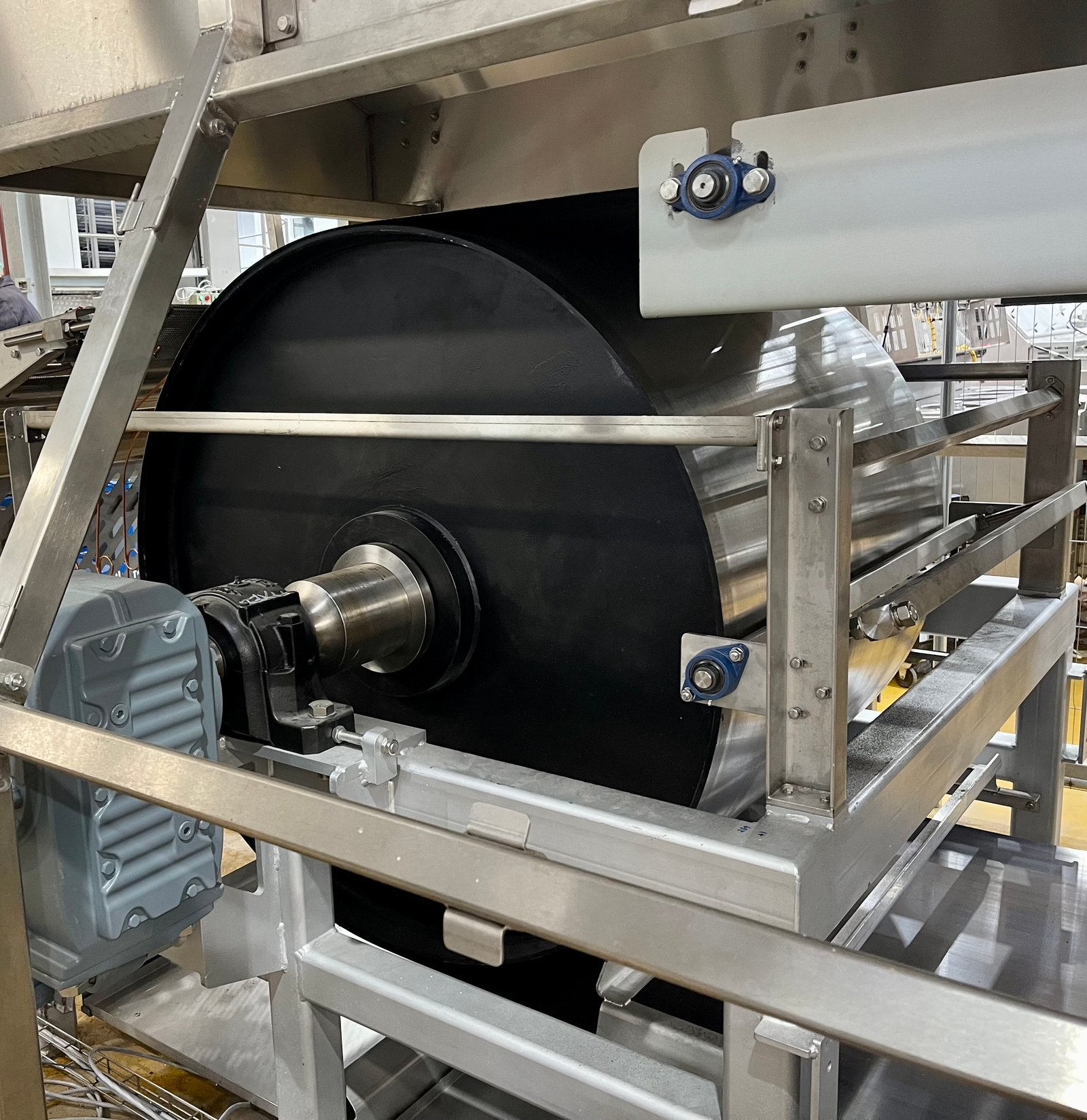 Industrial dough mixer for biscuit and cracker production
